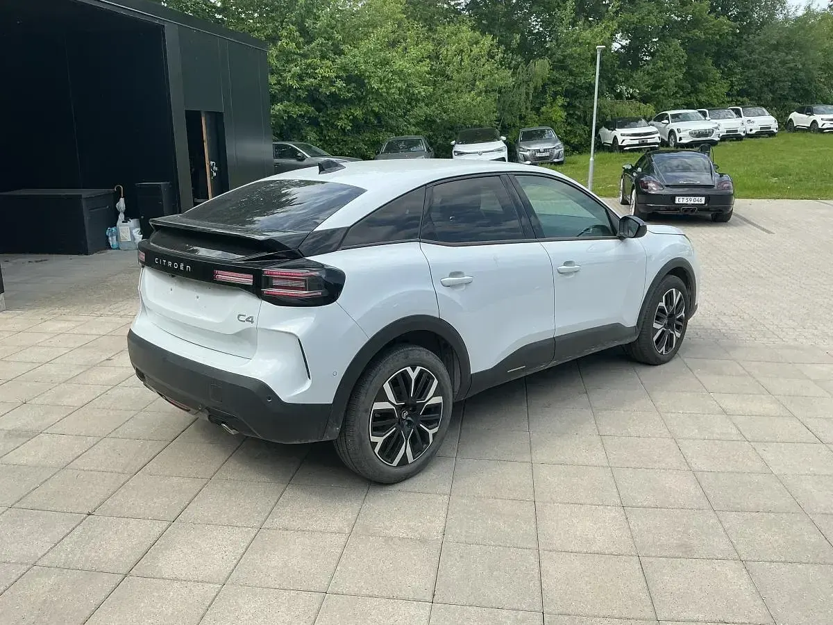 Gebraucht Citroën C4 132 PS (97 kW) 2025 Weiß SUV