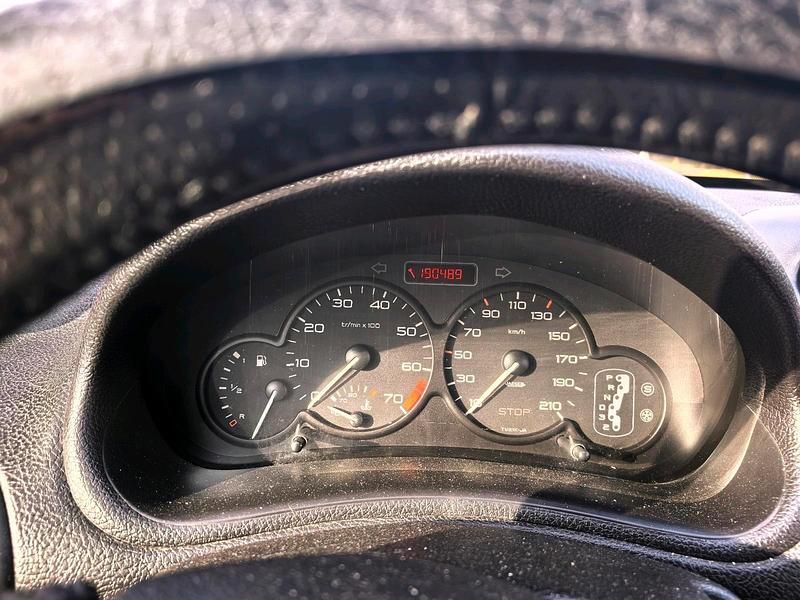 Gebraucht Peugeot 206 75 PS (55 kW) 2001 Schwarz Kleinwagen