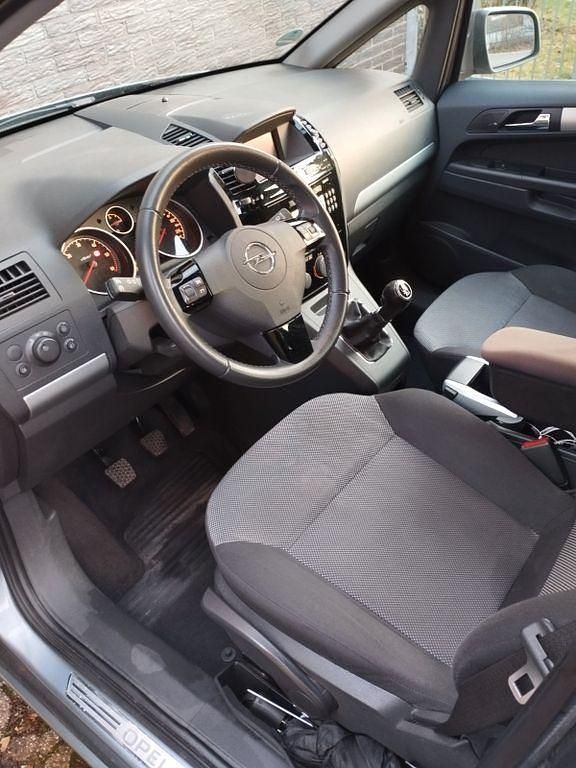 Gebraucht Opel Zafira Edition 110 PS (80 kW) 2010 Grau Van / Kleinbus