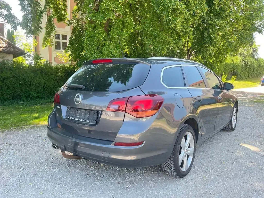 Gebraucht Opel Astra Sport 165 PS (121 kW) 2011 Grau Kombi