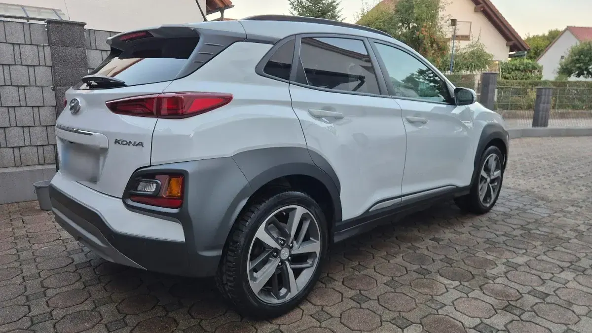 Gebraucht Hyundai Kona Style 177 PS (130 kW) 2019 Weiß SUV