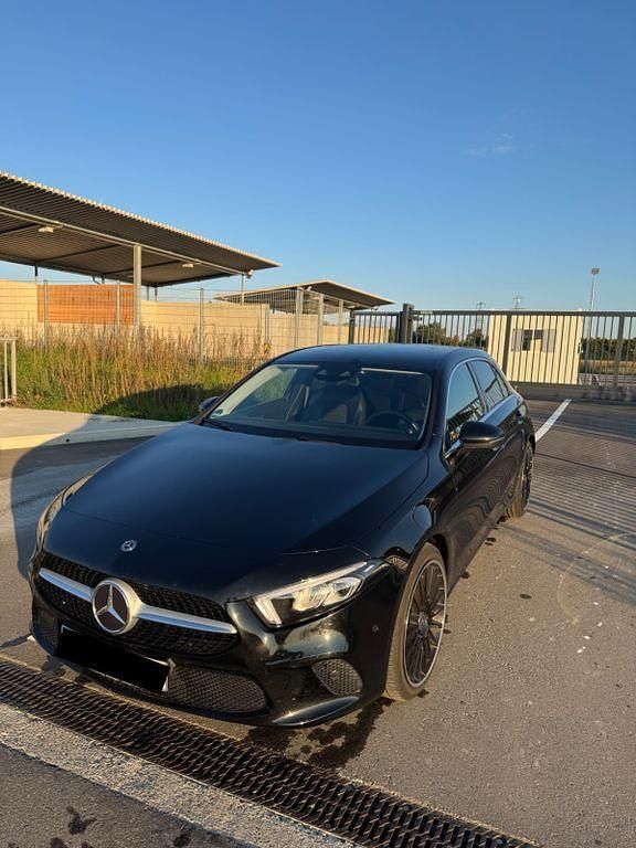 Schwarz Gebraucht 2019 Mercedes A180 Limousine | 20.500 € (Fairer Preis) - Bild 1/4