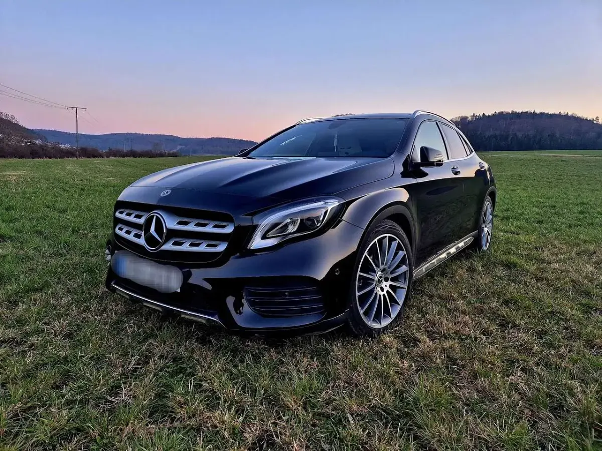 Gebraucht Mercedes GLA250 AMG line 211 PS (155 kW) 2019 Schwarz SUV