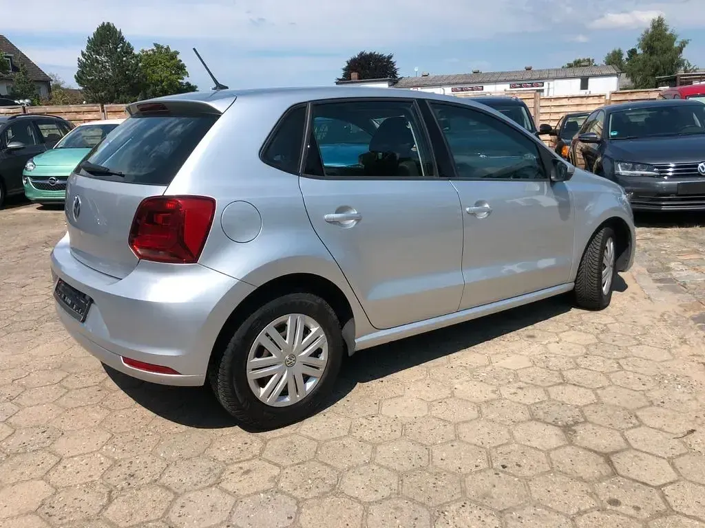 Gebraucht VW Polo Trendline 60 PS (44 kW) 2017 Silber Limousine