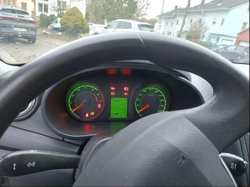 Gebraucht Lada Kalina 98 PS (72 kW) 2017 Weiß Limousine