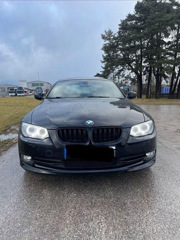 Gebraucht BMW 320 Exclusive 170 PS (125 kW) 2011 Schwarz Coupé