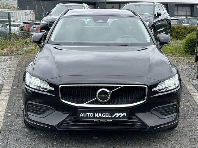 Gebraucht Volvo V60 Core 197 PS (144 kW) 2022 Schwarz Kombi
