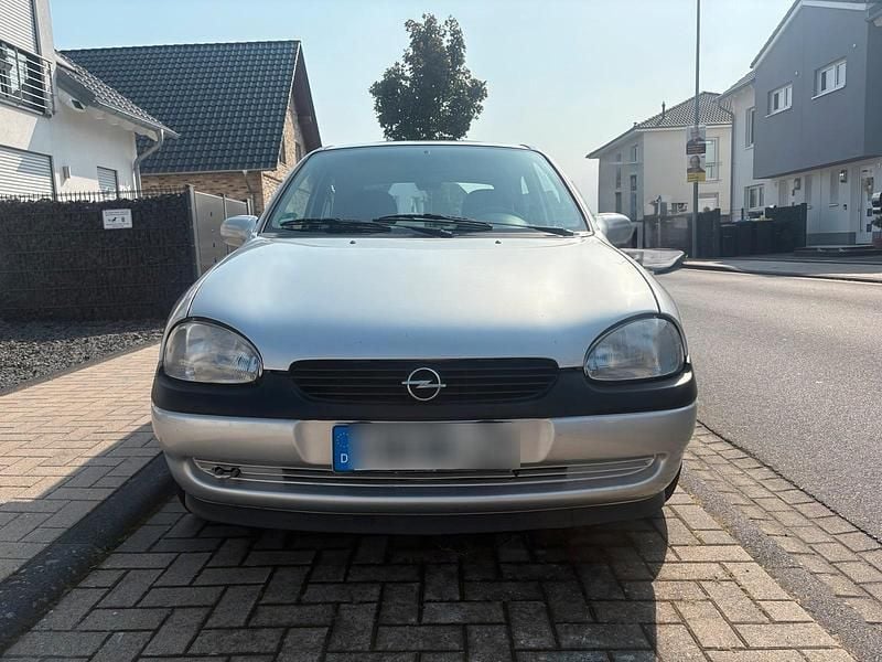 Silber Gebraucht 1998 Opel Corsa Kleinwagen | 1.300 € (Fairer Preis) - Bild 1/4