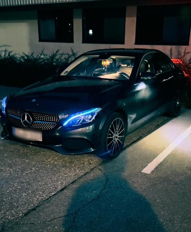 Grau Gebraucht 2015 Mercedes C220 Limousine | 17.200 € (Fairer Preis) - Bild 1/4