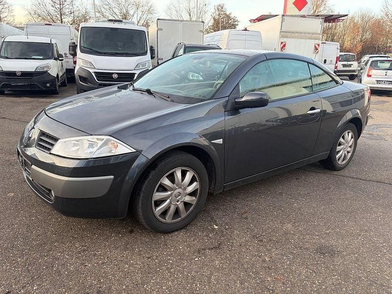 Grau Gebraucht 2005 Renault Mégane Cabriolet Dynamique Cabrio | 1.450 € (Fairer Preis) - Bild 1/4