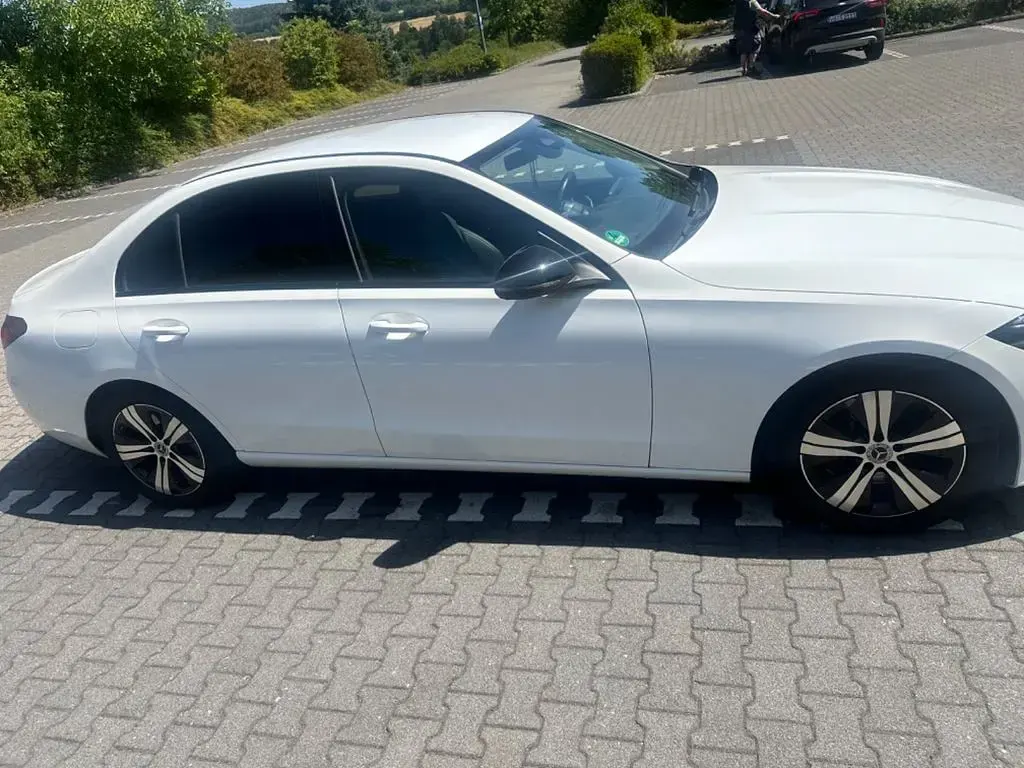 Gebraucht Mercedes C300 Night 258 PS (189 kW) 2022 Weiß Limousine