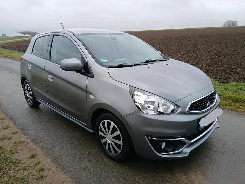 Grau Gebraucht 2017 Mitsubishi Space Star Edition Kleinwagen | 7.999 € (Guter Preis) - Bild 1/4