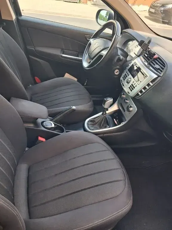 Usata Lancia Delta 120 CV (88 kW) 2010 Utilitaria