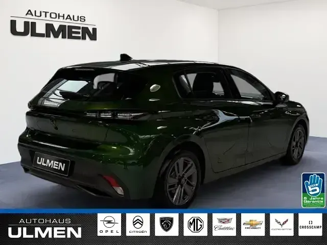 Gebraucht Peugeot 308 Active 131 PS (96 kW) 2024 Gruen Limousine