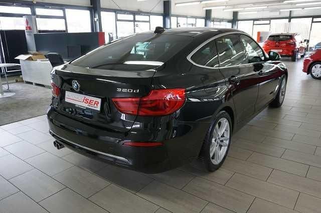 Gebraucht BMW 320 Luxury Line 190 PS (139 kW) 2018 Schwarz metallic Limousine