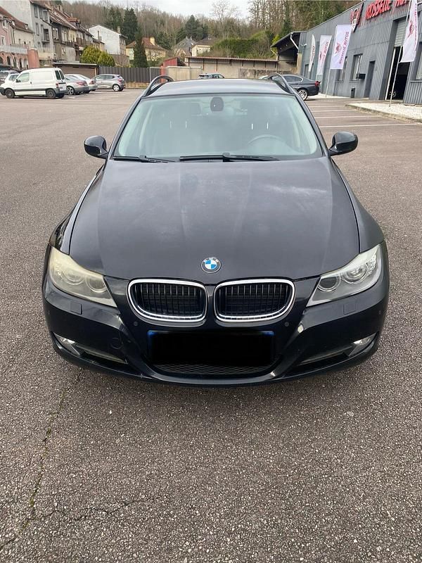 Gebraucht BMW 320 163 PS (119 kW) 2009 Schwarz Kombi