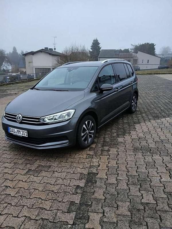 Grau Gebraucht 2019 VW Touran IQ Drive Van / Kleinbus | 19.990 € (Guter Preis) - Bild 1/4