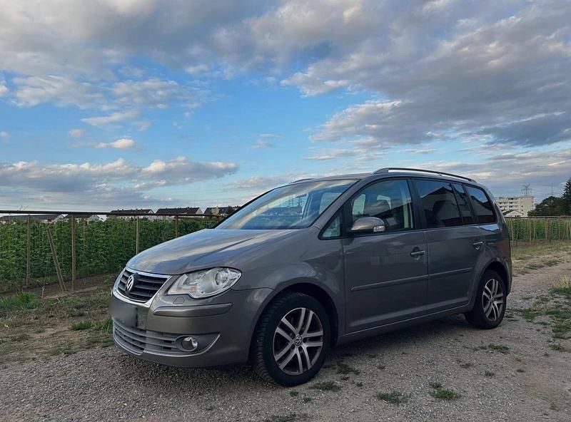 Silber Gebraucht 2008 VW Touran Van / Kleinbus | 4.900 € (Fairer Preis) - Bild 1/4