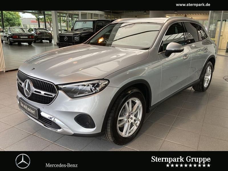 Lack hightechsilber Gebraucht 2024 Mercedes GLC220 Avantgarde SUV | 52.890 € (Superpreis) - Bild 1/4
