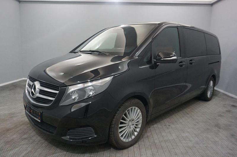 Schwarz Gebraucht 2014 Mercedes V220 Edition Van / Kleinbus | 38.999 € (Fairer Preis) - Bild 1/4