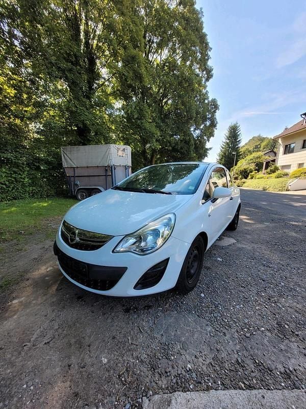 Weiß Gebraucht 2011 Opel Corsa Innovation Kleinwagen | 2.250 € (Fairer Preis) - Bild 1/4