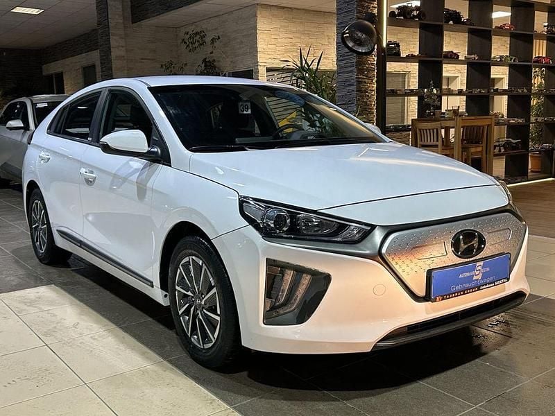 Weiß Gebraucht 2021 Hyundai Ioniq Kleinwagen | 14.600 € (Superpreis) - Bild 1/4