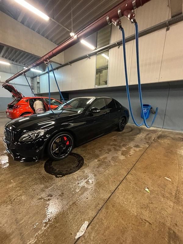 Gebraucht Mercedes C250 AMG line 211 PS (155 kW) 2018 Schwarz Limousine