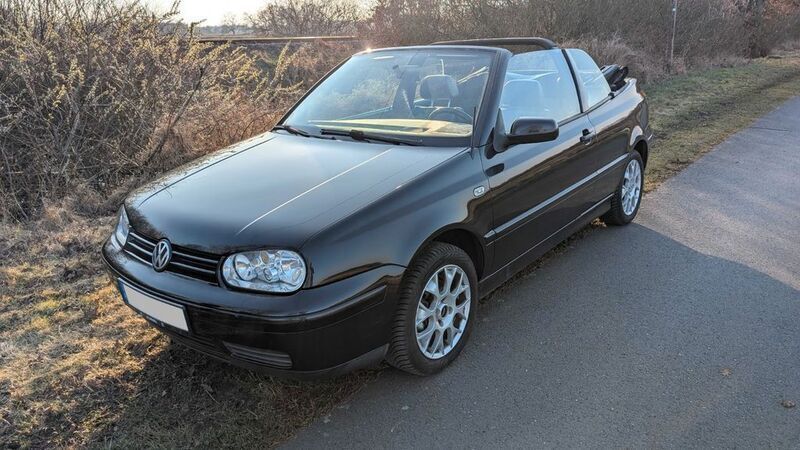 Schwarz Gebraucht 2001 VW Golf Cabriolet Highline Cabrio | 2.250 € (Superpreis) - Bild 1/4