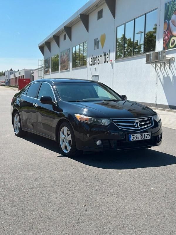 Schwarz Gebraucht 2010 Honda Accord Executive Limousine | 9.900 € (Fairer Preis) - Bild 1/4