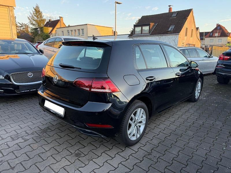 Gebraucht VW Golf VII Exclusive 116 PS (85 kW) 2018 Schwarz Limousine