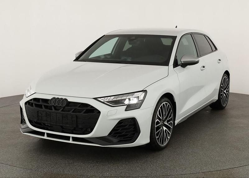 Gletscherweiß metallic Neu 2025 Audi S3 Ambiente | 51.495 € (Fairer Preis) - Bild 1/4