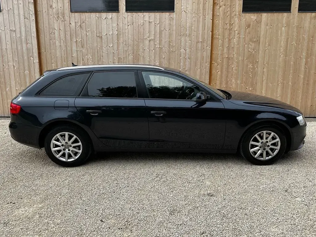 Gebraucht Audi A4 Attraction 150 PS (110 kW) 2013 Blau Kombi