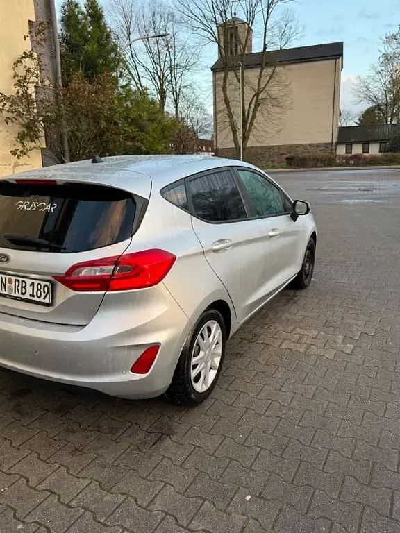 Gebraucht Ford Fiesta Cool & Connect 86 PS (63 kW) 2018 Silber Kleinwagen