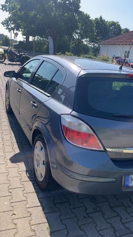 Gebraucht Opel Astra 105 PS (77 kW) 2007 Grau Kleinwagen