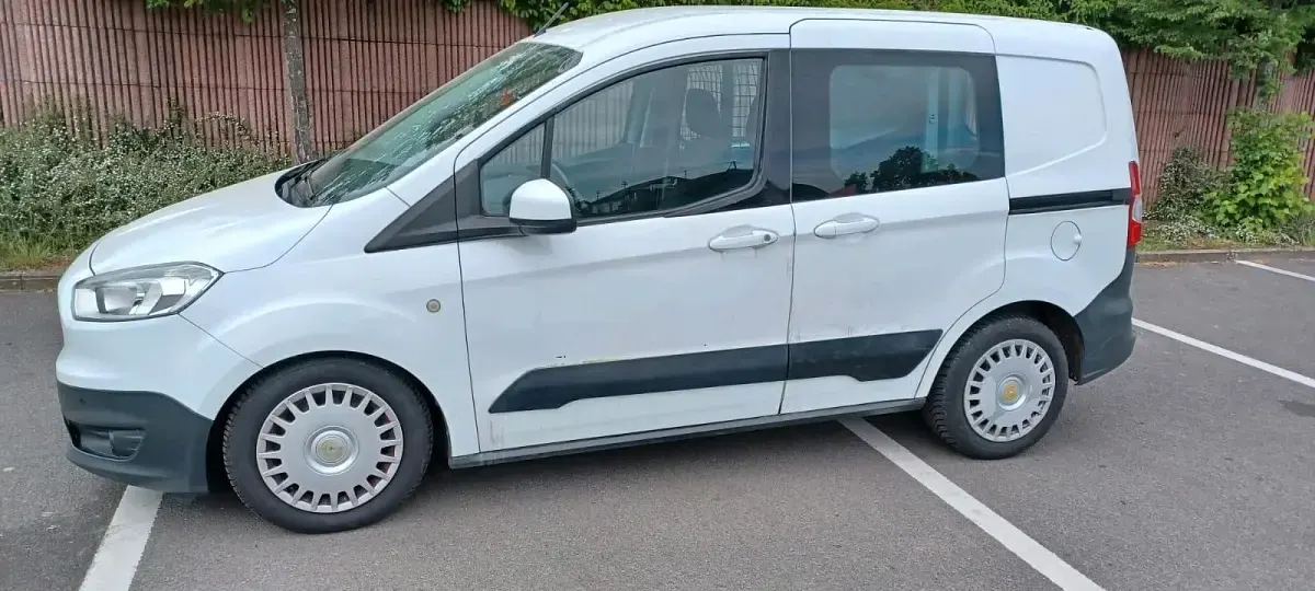 Second-hand Ford Transit 75 CP (55 kW) 2017 Alb Monovolum