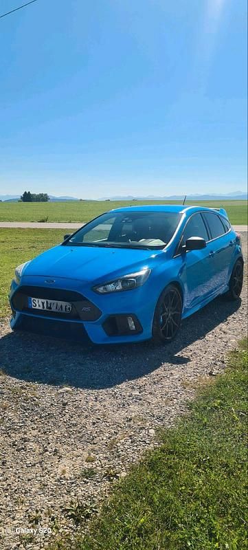 Blau Gebraucht 2017 Ford Focus RS Limousine | 27.690 € - Bild 1/4