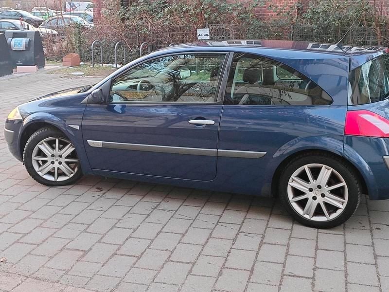 Blau Gebraucht 2004 Renault Mégane II Kleinwagen | 1.250 € (Guter Preis) - Bild 1/4