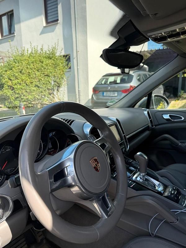 Gebraucht Porsche Cayenne 245 PS (180 kW) 2012 Grau SUV