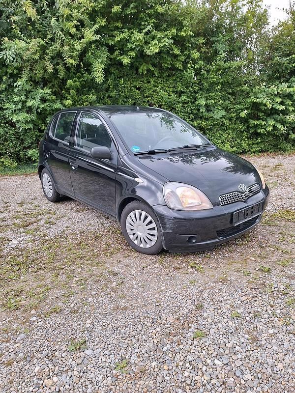 Schwarz Gebraucht 2002 Toyota Yaris Limousine | 1.900 € (Fairer Preis) - Bild 1/4