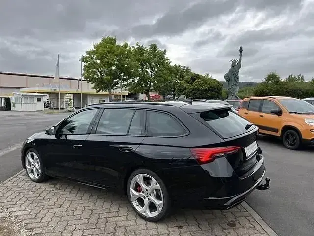 Gebraucht Skoda Octavia RS 265 PS (194 kW) 2025 Schwarzmagic perleffekt Kombi
