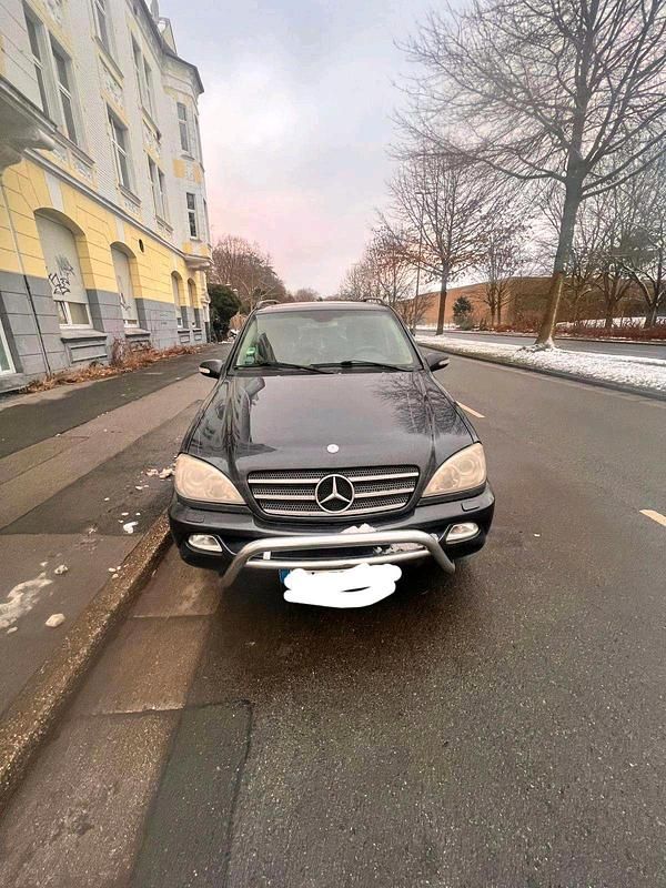 Schwarz Gebraucht 2003 Mercedes ML400 SUV | 3.999 € (Fairer Preis) - Bild 1/4
