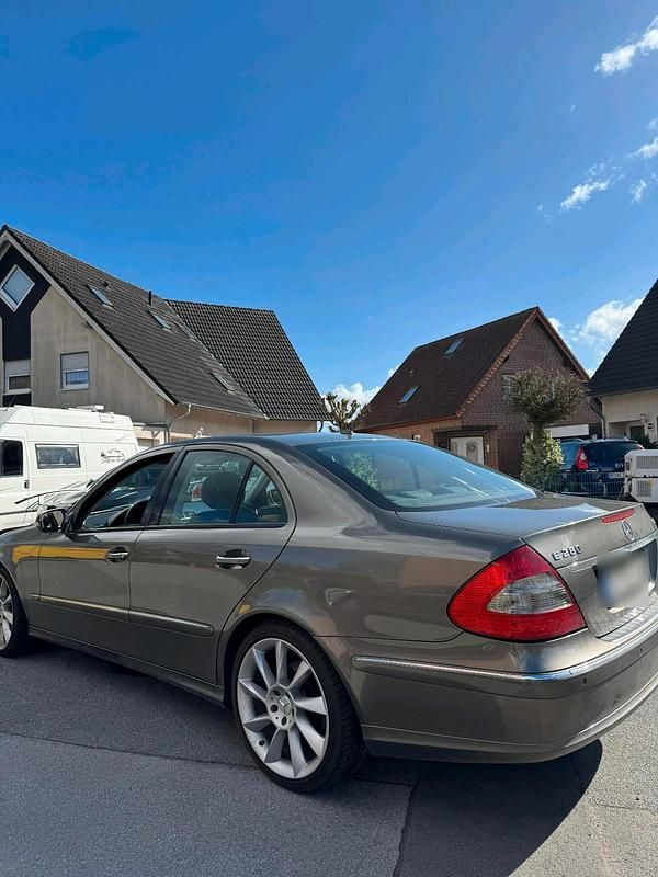 Gebraucht Mercedes E280 190 PS (139 kW) 2006 Grau Limousine