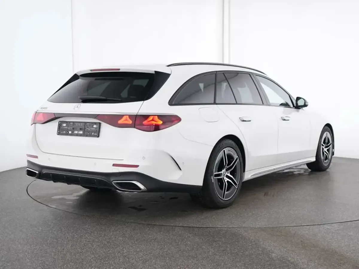 Gebraucht Mercedes E200 AMG 204 PS (150 kW) 2025 Other Kombi