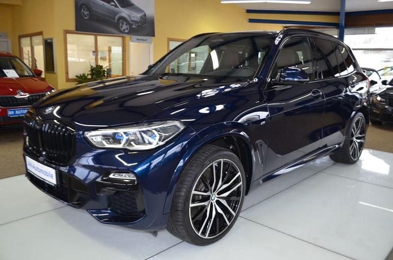 Blau Gebraucht 2020 BMW X5 M50 M Sport SUV | 47.880 € (Fairer Preis) - Bild 1/4