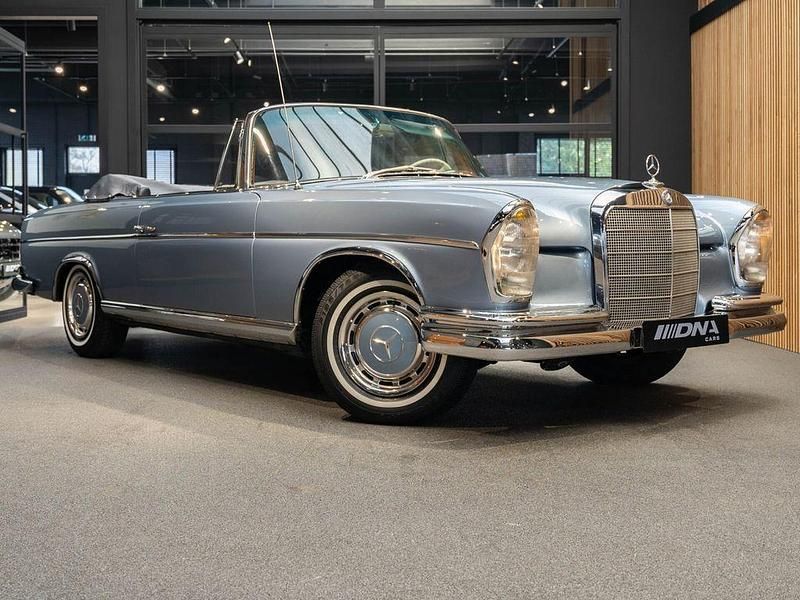 Blau Gebraucht 1964 Mercedes 300 SE Cabrio | 249.995 € - Bild 1/4