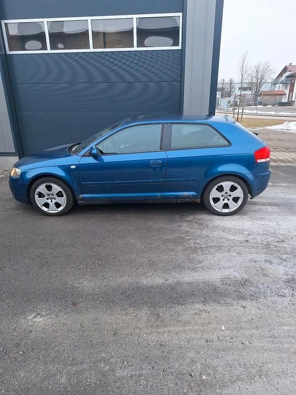 Second-hand Audi A3 140 CP (102 kW) 2003 Albastru Hatchback