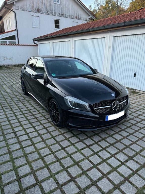Schwarz Gebraucht 2013 Mercedes A180 AMG line Limousine | 12.999 € (Fairer Preis) - Bild 1/4