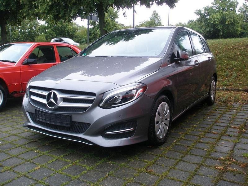 Grau Gebraucht 2017 Mercedes B200 Van / Kleinbus | 19.300 € (Fairer Preis) - Bild 1/4