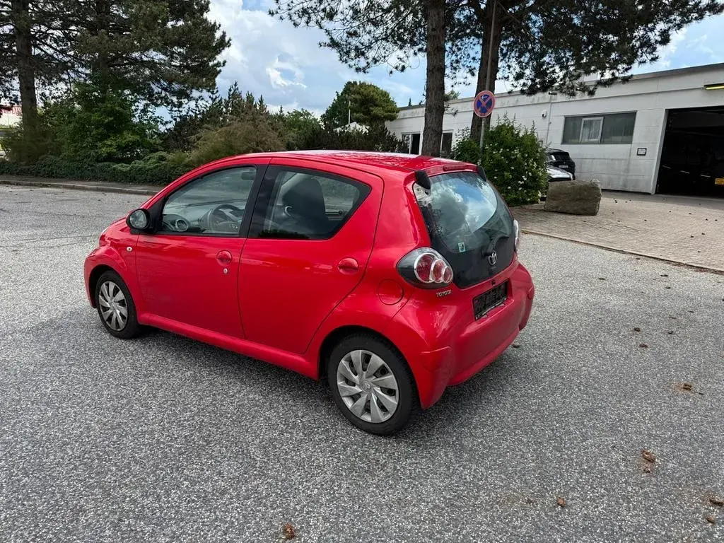 Gebraucht Toyota Aygo Cool 68 PS (50 kW) 2012 Rot Kleinwagen