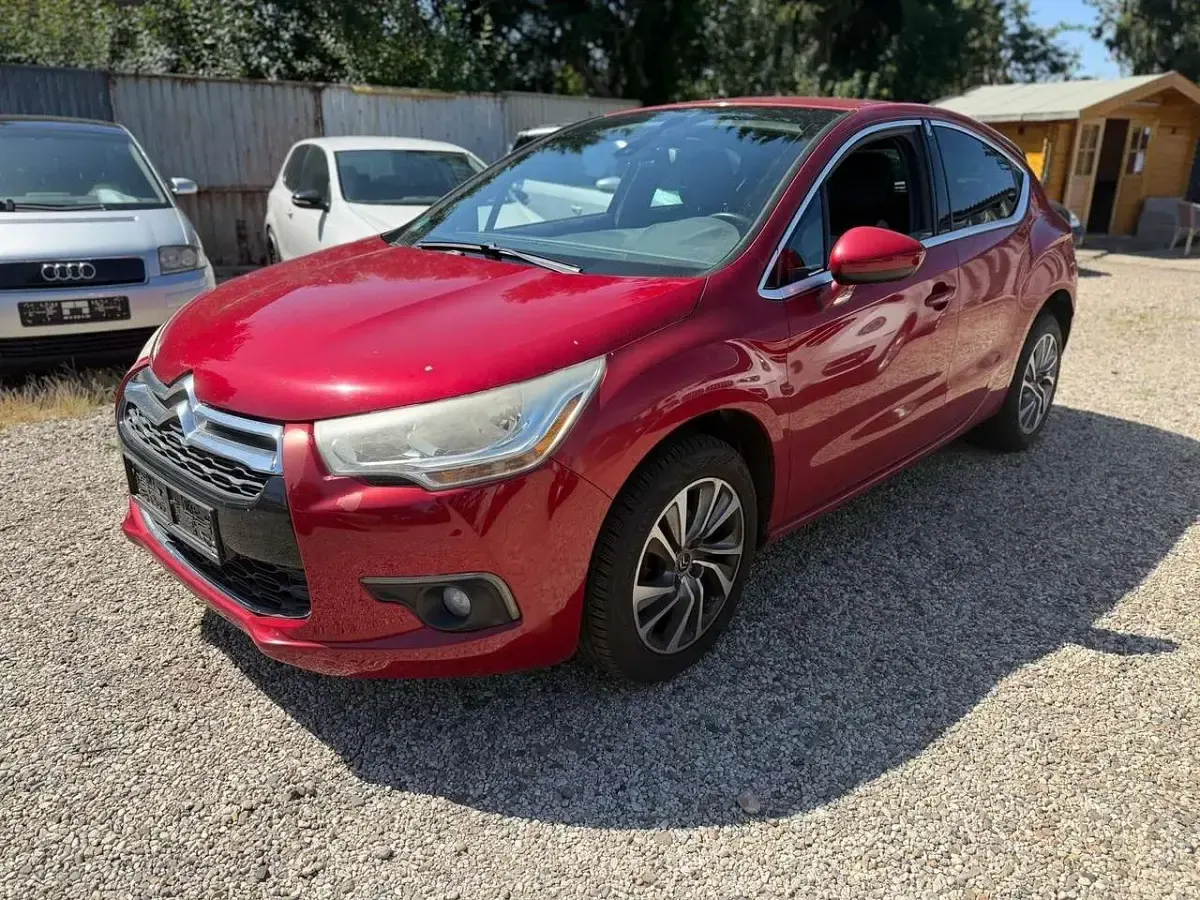 Gebraucht Citroën DS4 So Chic 120 PS (88 kW) 2011 Farbe rot babylone Kleinwagen